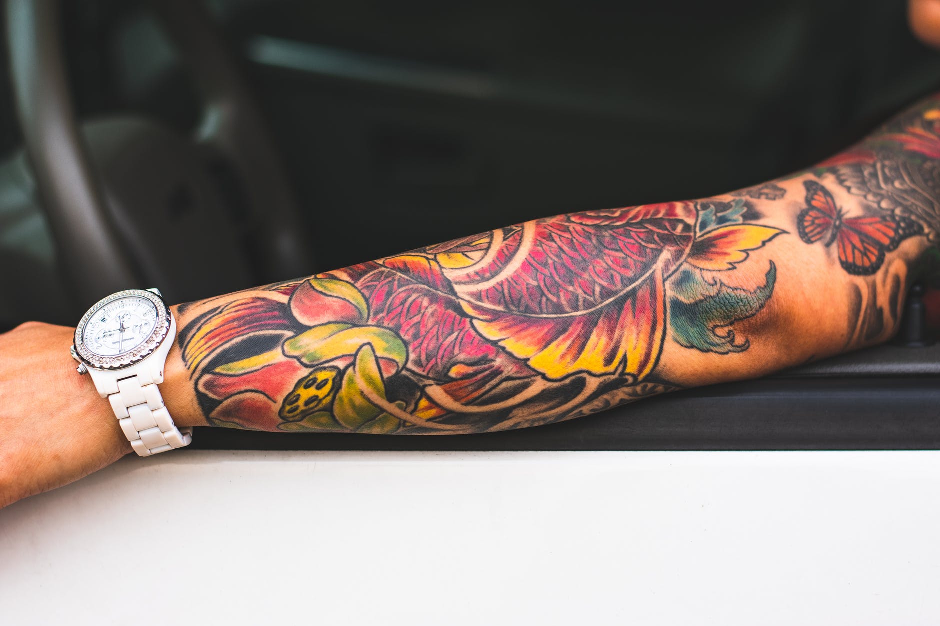 Классические цветные тату на руку